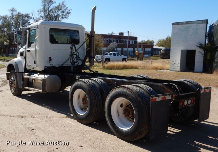 image for item IV9824 2013 Mack GU713  truck cab and chassis