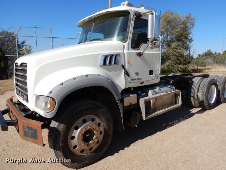 image for item IV9824 2013 Mack GU713  truck cab and chassis