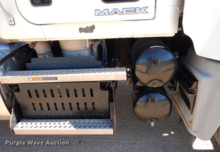 image for item IV9824 2013 Mack GU713  truck cab and chassis