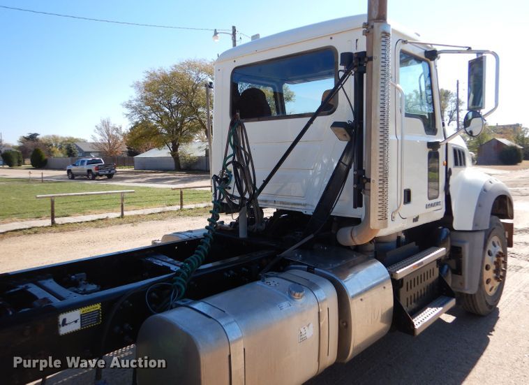 image for item IV9824 2013 Mack GU713  truck cab and chassis