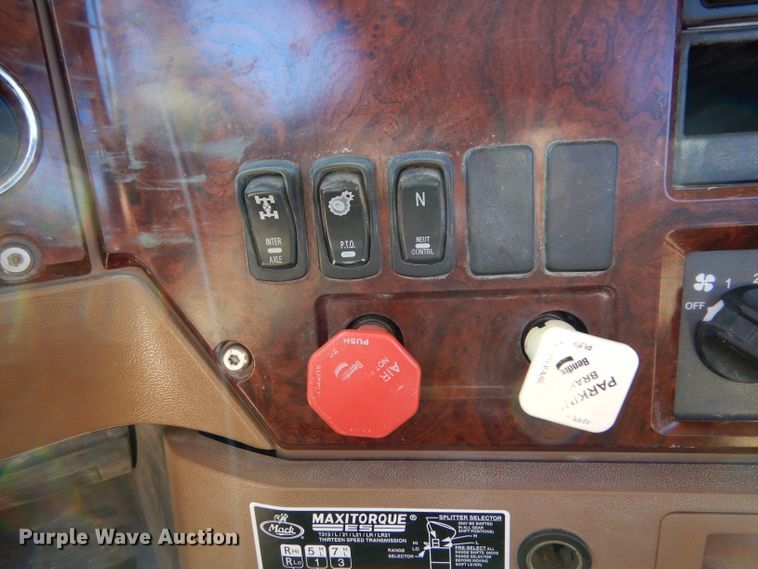 image for item IV9824 2013 Mack GU713  truck cab and chassis