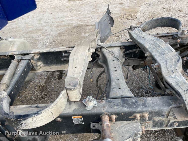 image for item IX9512 2013 Peterbilt 386  semi truck