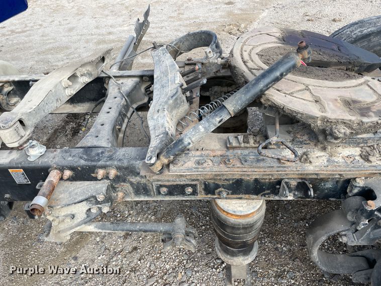 image for item IX9512 2013 Peterbilt 386  semi truck