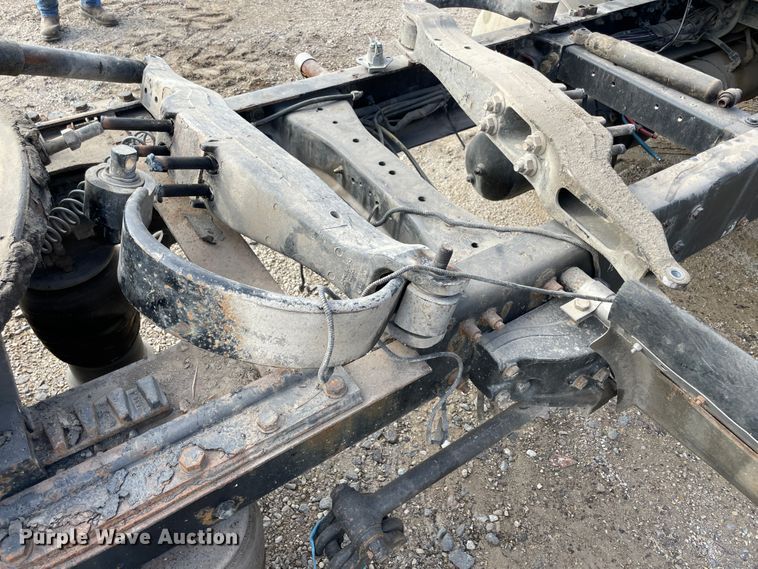 image for item IX9512 2013 Peterbilt 386  semi truck