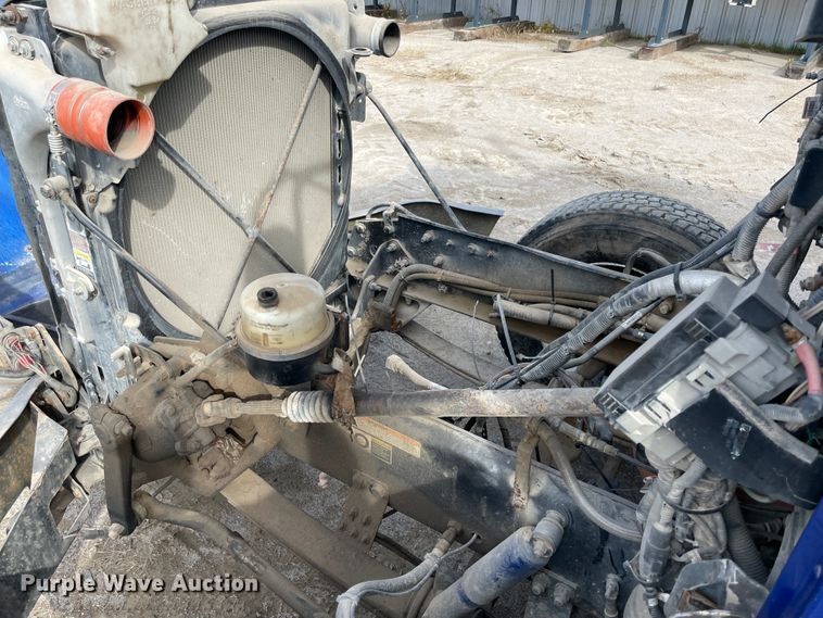 image for item IX9512 2013 Peterbilt 386  semi truck