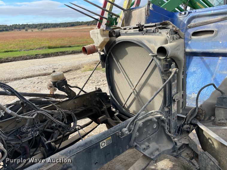 image for item IX9512 2013 Peterbilt 386  semi truck