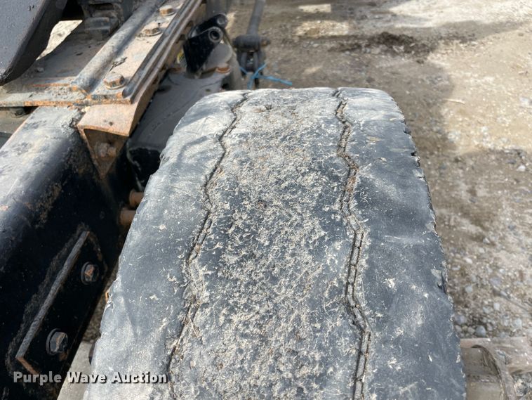 image for item IX9512 2013 Peterbilt 386  semi truck