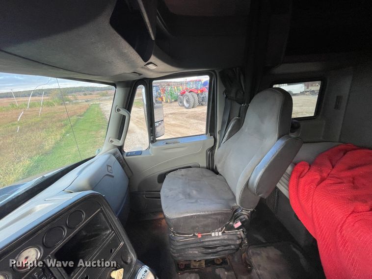 image for item IX9515 2012 International ProStar  semi truck