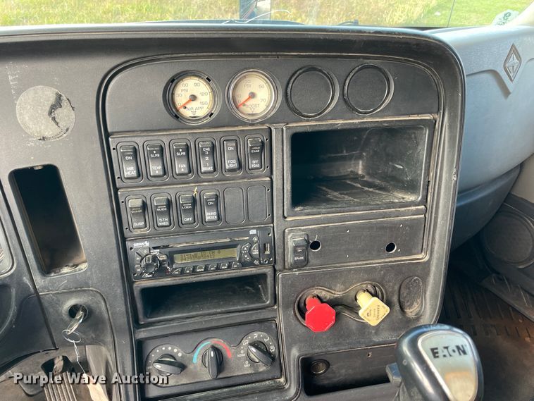 image for item IX9515 2012 International ProStar  semi truck