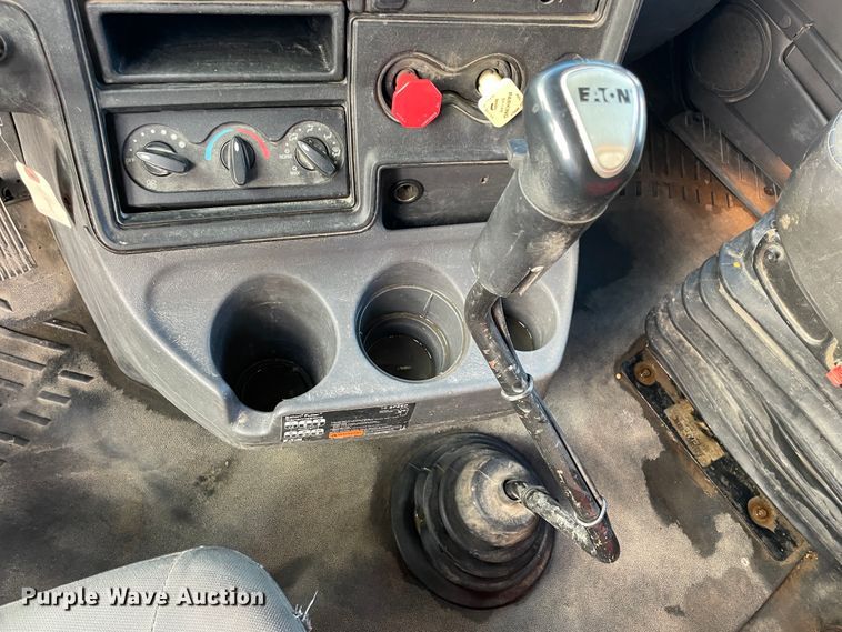 image for item IX9515 2012 International ProStar  semi truck