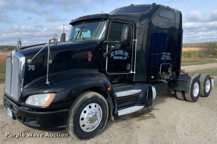 image for item IX9540 2009 Kenworth T660  semi truck