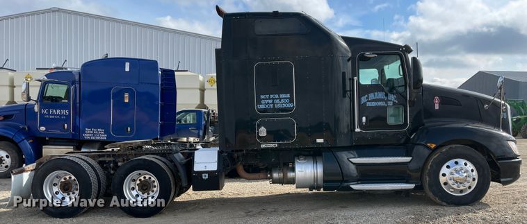 image for item IX9540 2009 Kenworth T660  semi truck