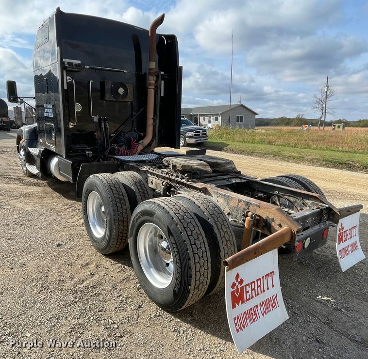 image for item IX9540 2009 Kenworth T660  semi truck