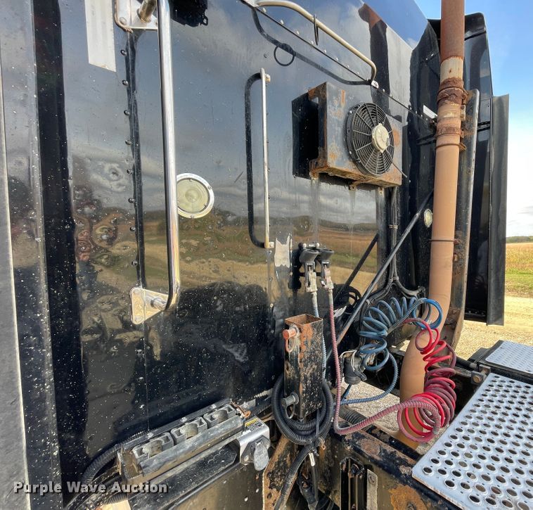 image for item IX9540 2009 Kenworth T660  semi truck