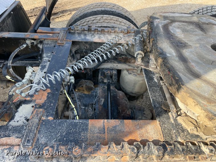 image for item IX9540 2009 Kenworth T660  semi truck