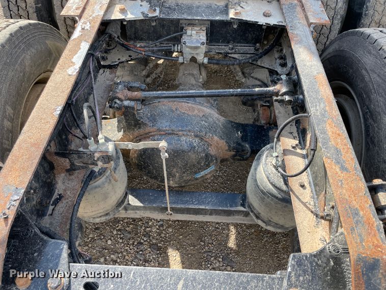 image for item IX9540 2009 Kenworth T660  semi truck