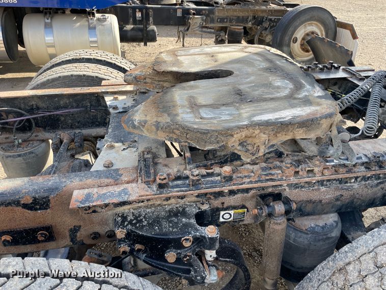 image for item IX9540 2009 Kenworth T660  semi truck