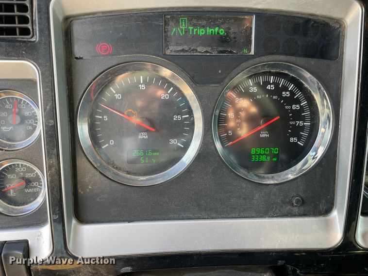 image for item IX9540 2009 Kenworth T660  semi truck