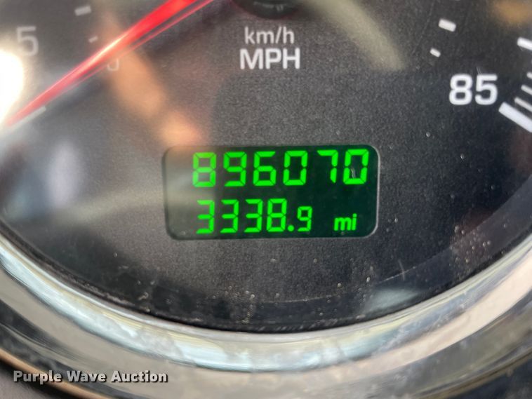 image for item IX9540 2009 Kenworth T660  semi truck