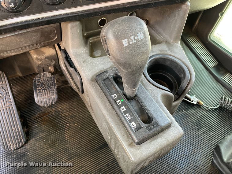 image for item IX9540 2009 Kenworth T660  semi truck