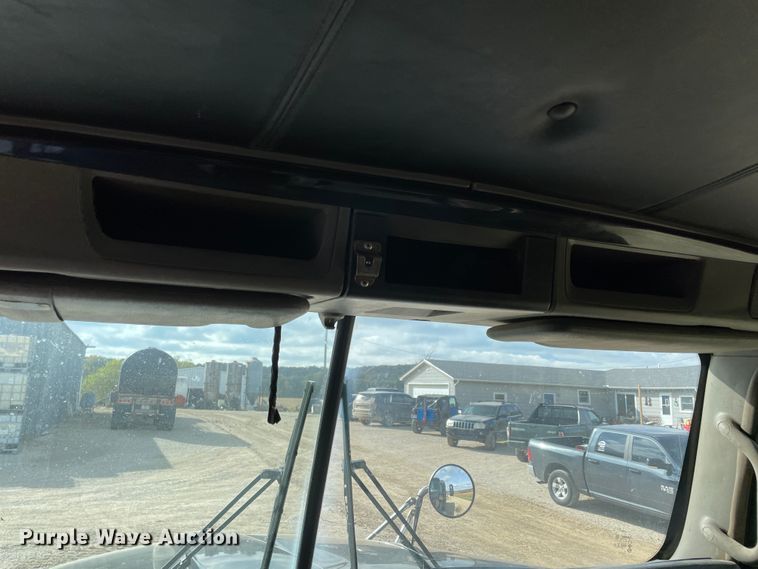 image for item IX9540 2009 Kenworth T660  semi truck