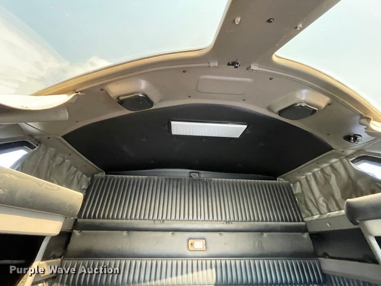 image for item IX9540 2009 Kenworth T660  semi truck