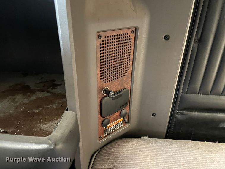 image for item IX9540 2009 Kenworth T660  semi truck