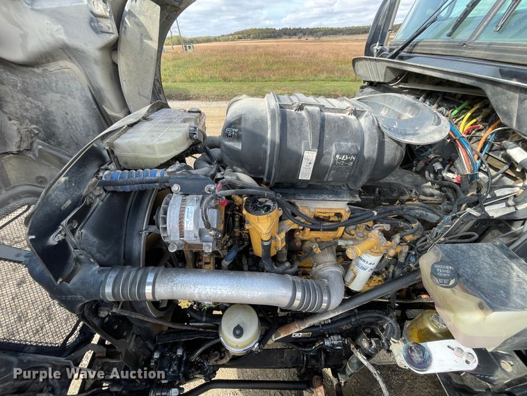 image for item IX9540 2009 Kenworth T660  semi truck