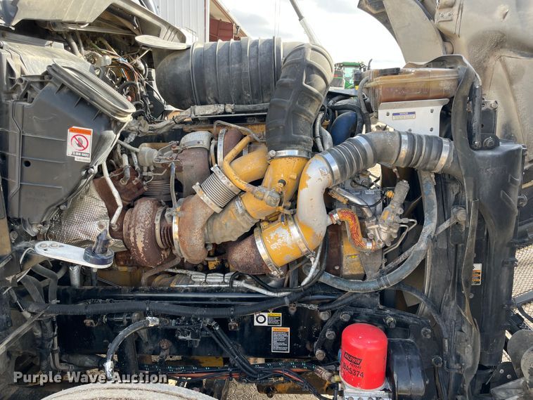 image for item IX9540 2009 Kenworth T660  semi truck