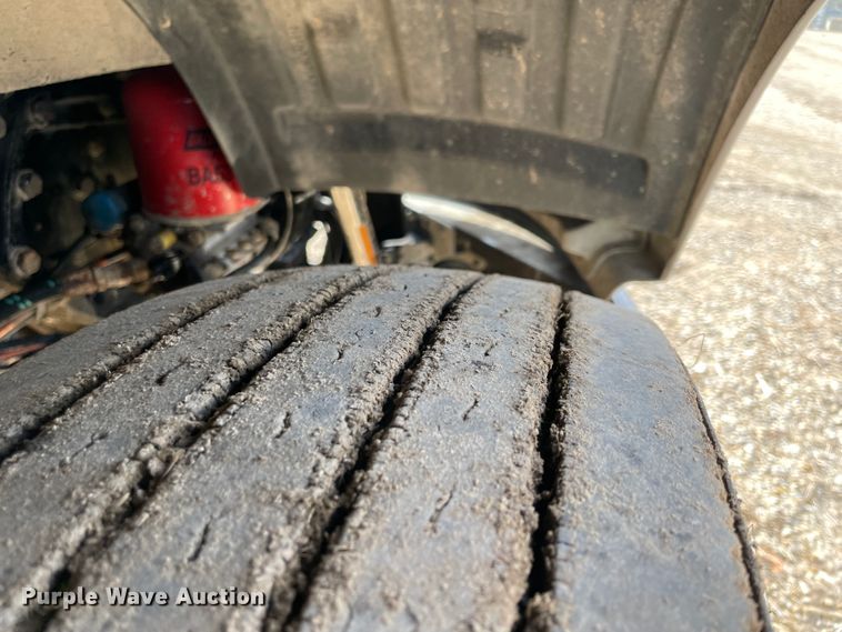 image for item IX9540 2009 Kenworth T660  semi truck