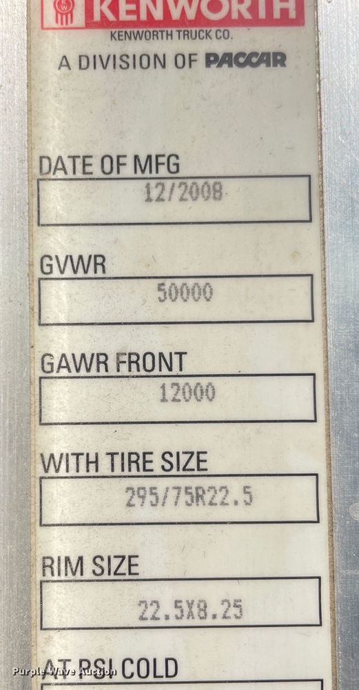 image for item IX9540 2009 Kenworth T660  semi truck