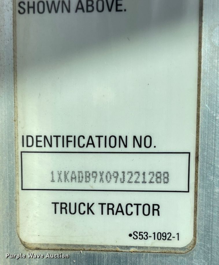 image for item IX9540 2009 Kenworth T660  semi truck