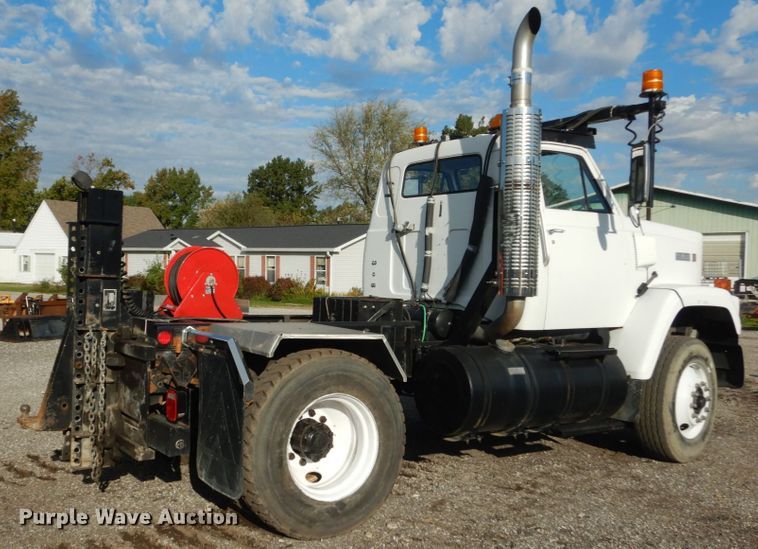 image for item JG9003 1985 GMC Brigadier  toter truck