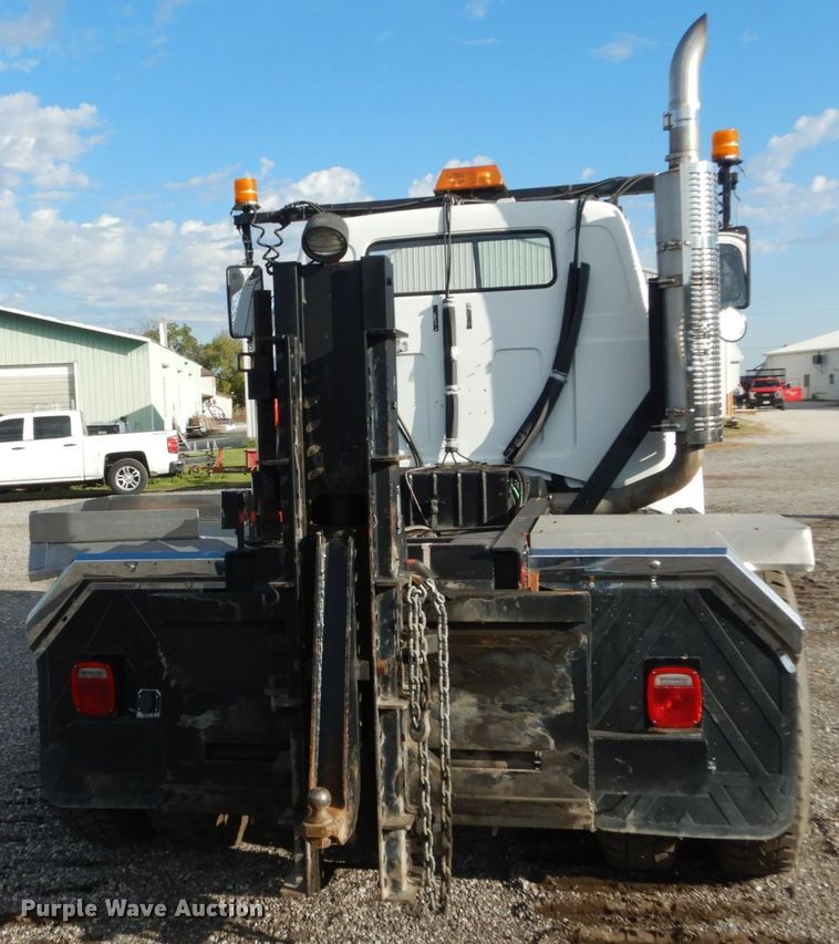 image for item JG9003 1985 GMC Brigadier  toter truck