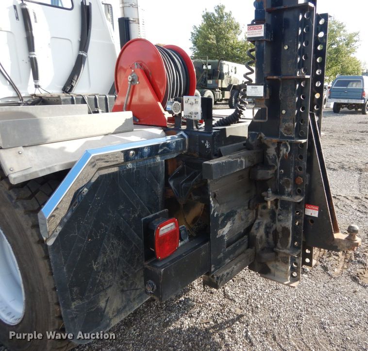 image for item JG9003 1985 GMC Brigadier  toter truck