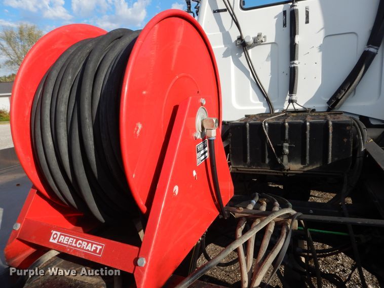 image for item JG9003 1985 GMC Brigadier  toter truck