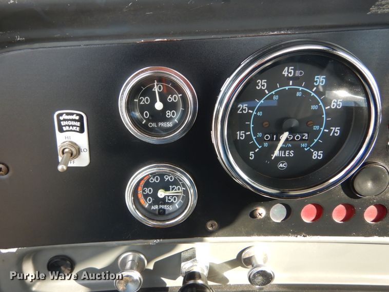 image for item JG9003 1985 GMC Brigadier  toter truck