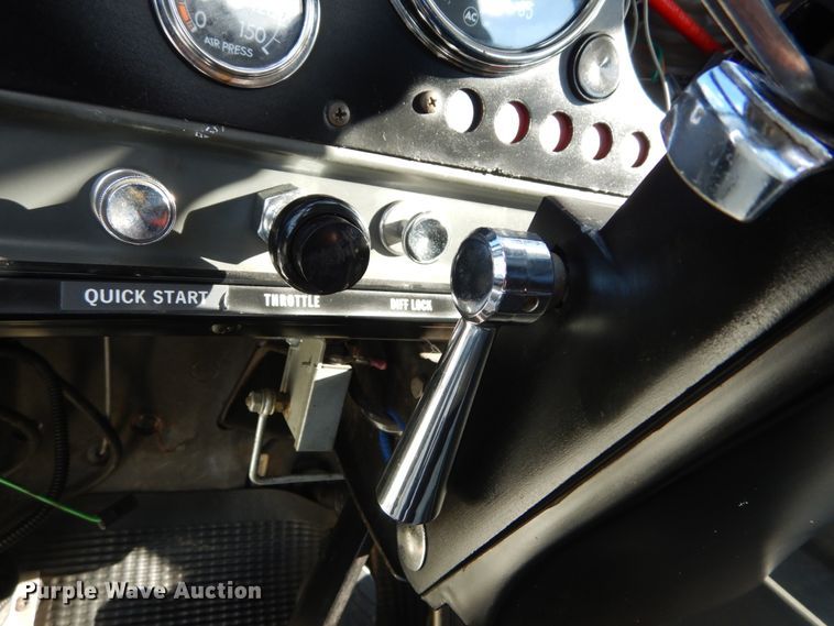 image for item JG9003 1985 GMC Brigadier  toter truck