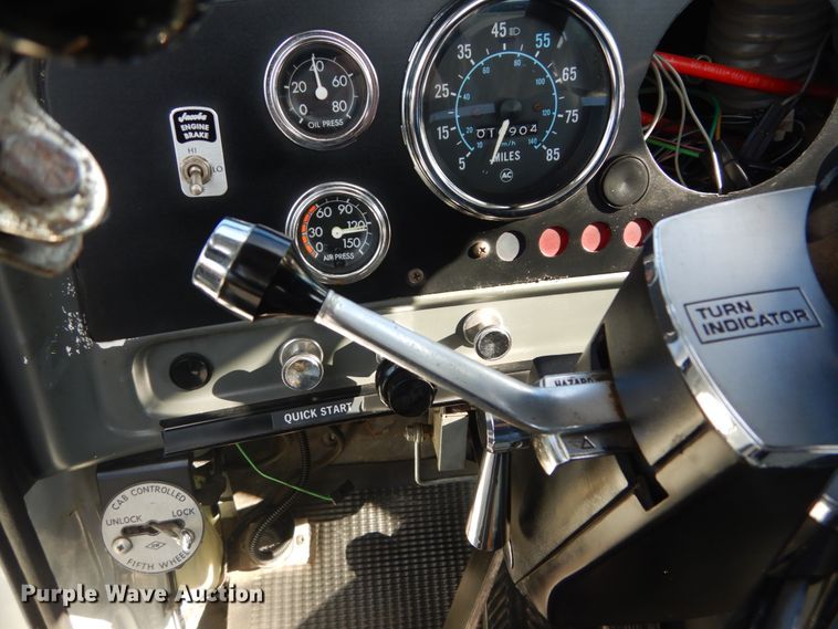 image for item JG9003 1985 GMC Brigadier  toter truck