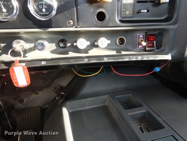 image for item JG9003 1985 GMC Brigadier  toter truck