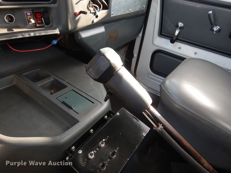 image for item JG9003 1985 GMC Brigadier  toter truck