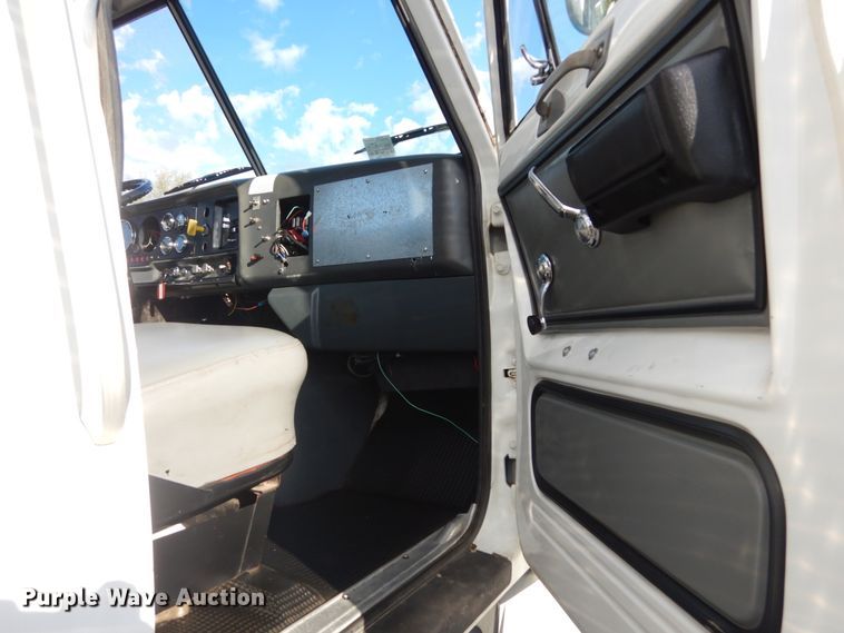 image for item JG9003 1985 GMC Brigadier  toter truck