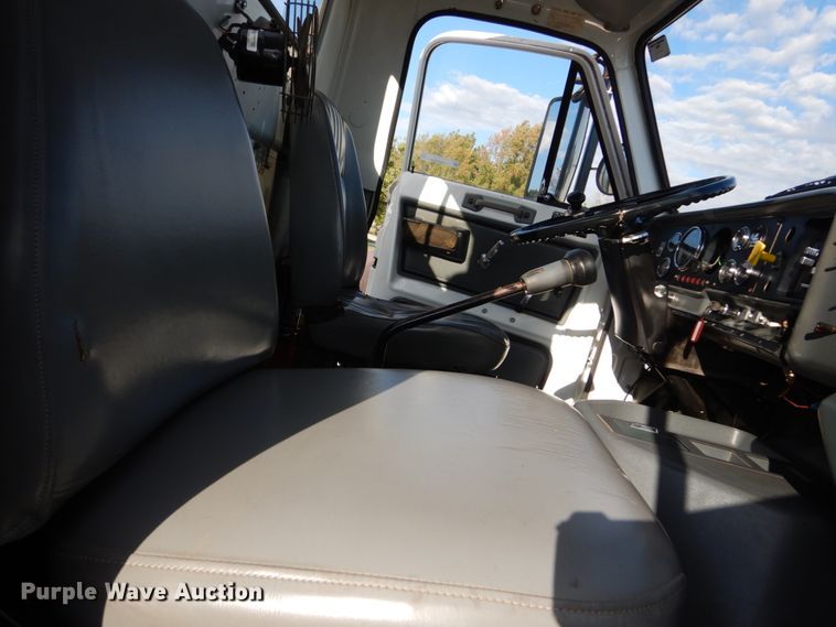 image for item JG9003 1985 GMC Brigadier  toter truck