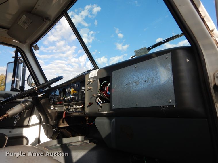 image for item JG9003 1985 GMC Brigadier  toter truck