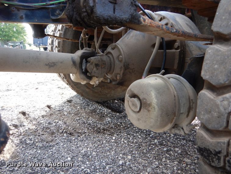 image for item JG9003 1985 GMC Brigadier  toter truck