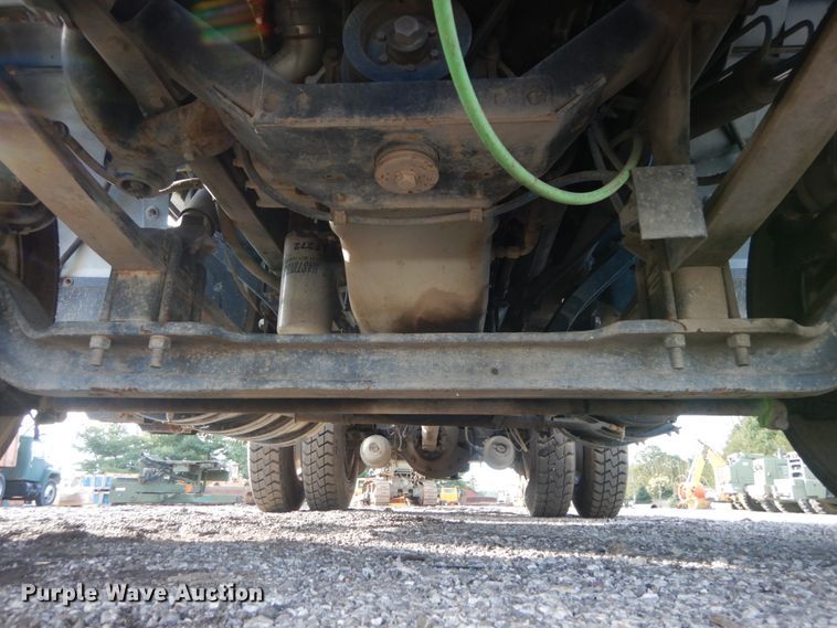 image for item JG9003 1985 GMC Brigadier  toter truck