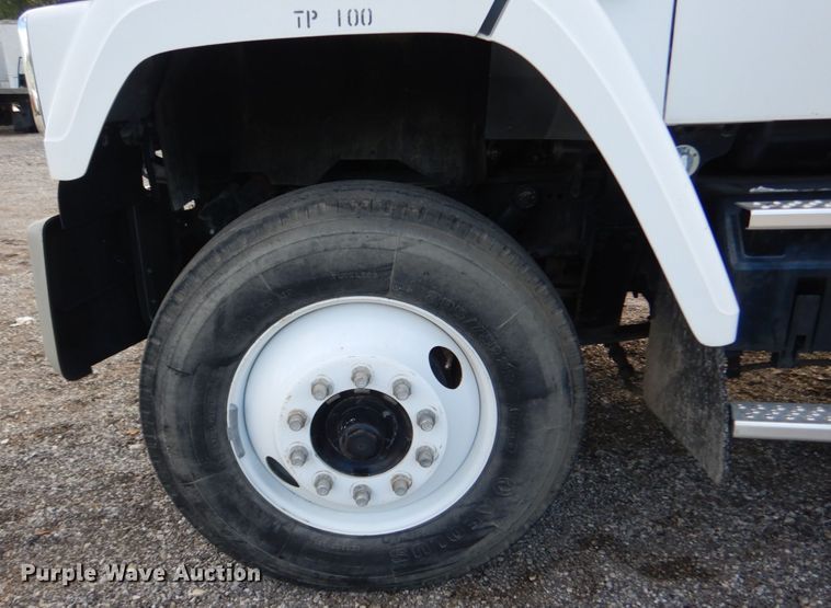 image for item JG9003 1985 GMC Brigadier  toter truck