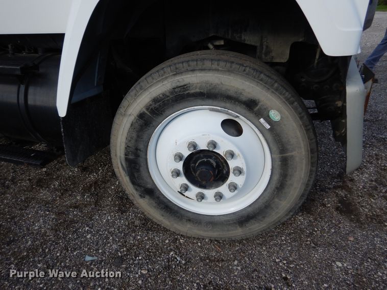 image for item JG9003 1985 GMC Brigadier  toter truck