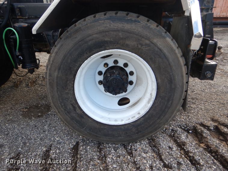 image for item JG9003 1985 GMC Brigadier  toter truck