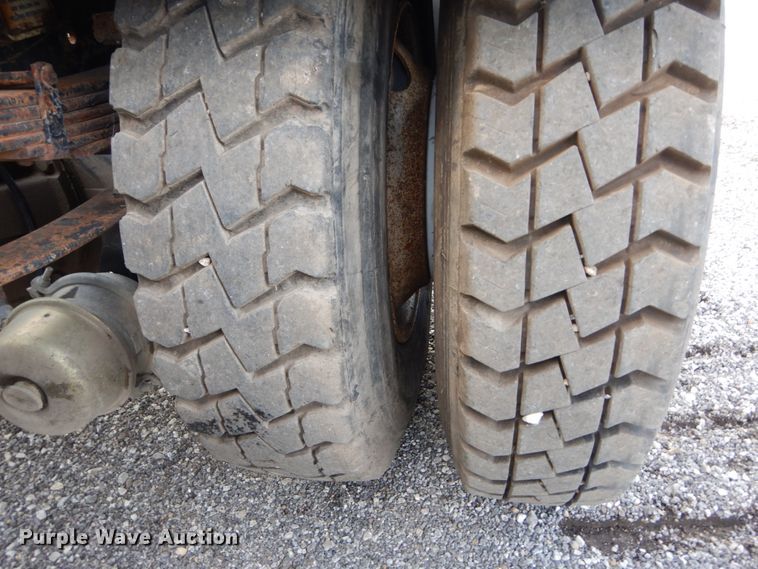 image for item JG9003 1985 GMC Brigadier  toter truck